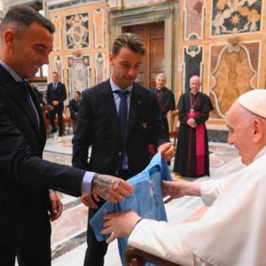 Le pape François avec les footballeurs du Celta de Vigo © Vatican Media
