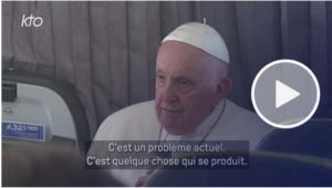 La conférence de presse du pape au retour de Lisbonne sur KTO TV