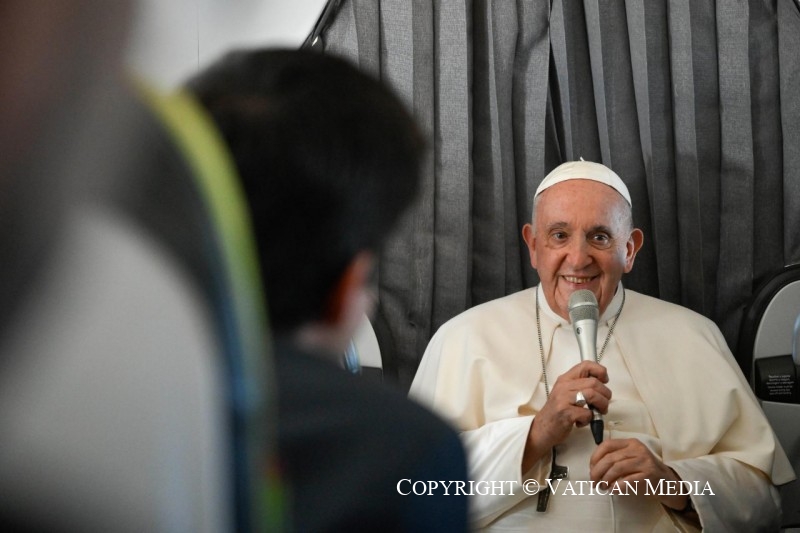 Conférence de presse du pape lors de son vol de retour des JMJ 2023 © Vatican Media