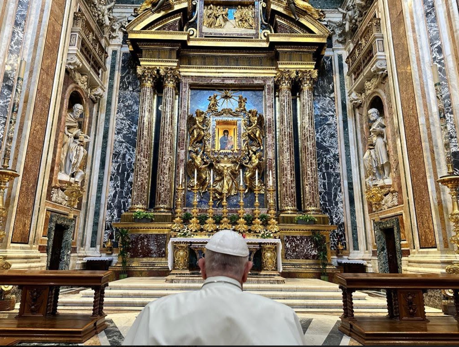 Pape François devant la Vierge Salus populi romani 31 juillet 2023 © Vatican Media
