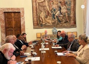 Rencontre des archevêques syriens et des membres de l'AED avec le sous-secrétaire d'Etat italien Alfredo Mantovano © AED/ACN