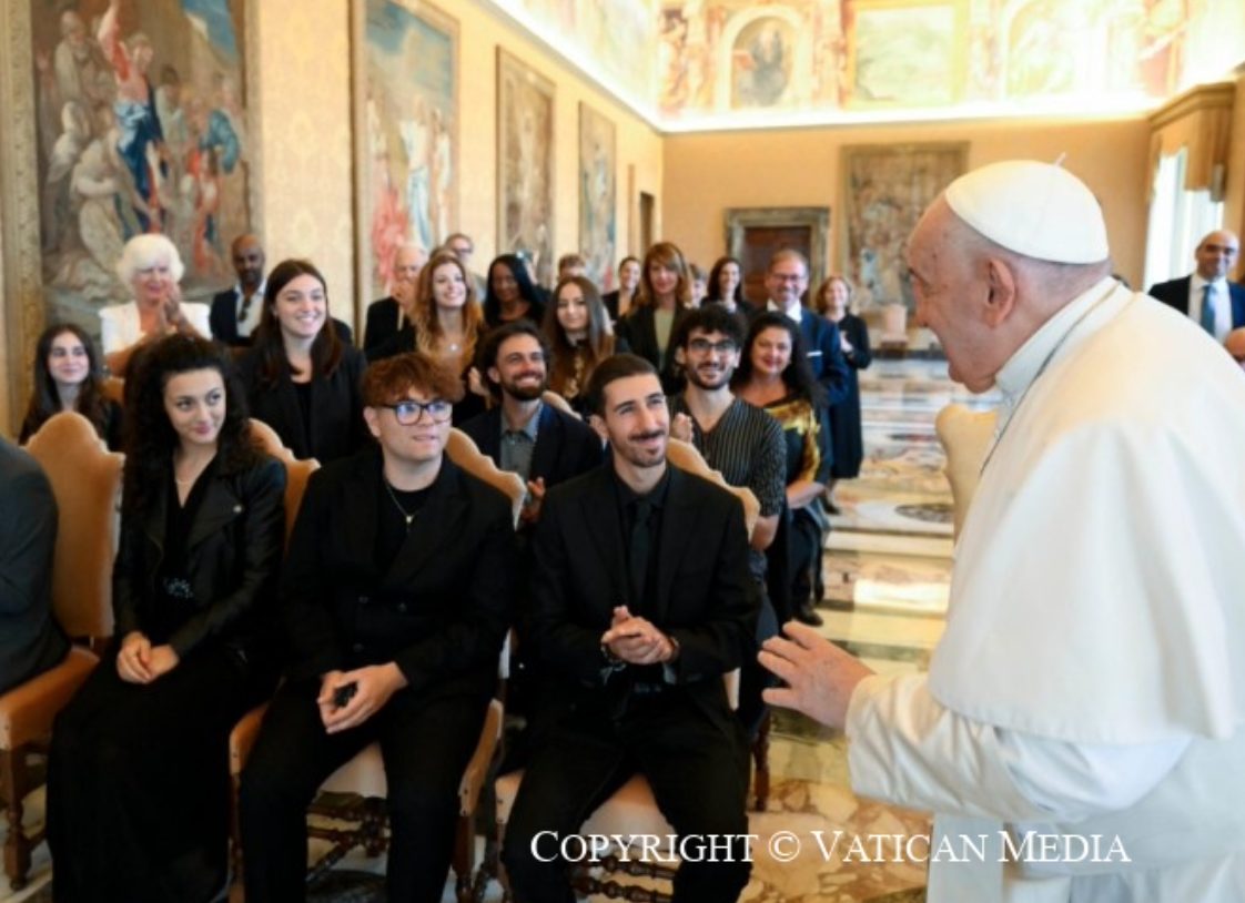 Le pape s’adressant aux participants du Concours de Noël © Vatican Media