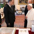 Denis Becirovic, membre de la présidence collégiale de la Bosnie Herzégovine, reçu par le Pape François le 21 octobre. (VATICAN MEDIA Divisione Foto)