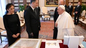 Denis Becirovic, membre de la présidence collégiale de la Bosnie Herzégovine, reçu par le Pape François le 21 octobre. (VATICAN MEDIA Divisione Foto)