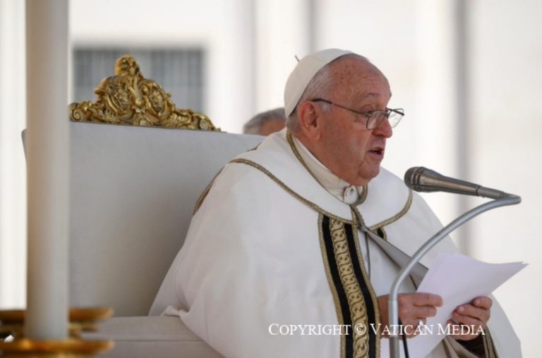 Le pape François lors de la messe d'ouverture du Synode © Vatican Media