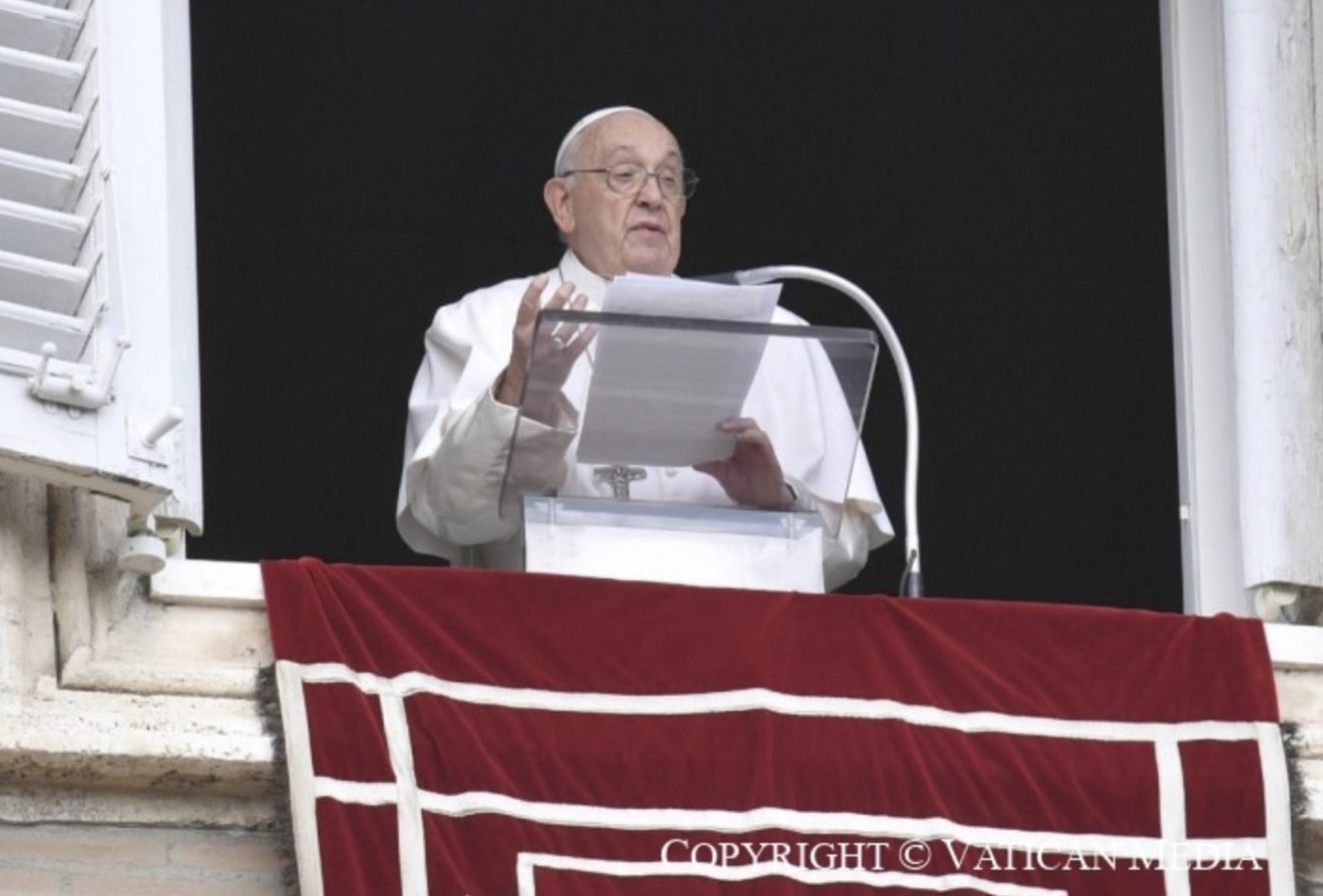 Le pape François prononçant ses messages lors de l'angélus du 15 octobre © Vatican Media