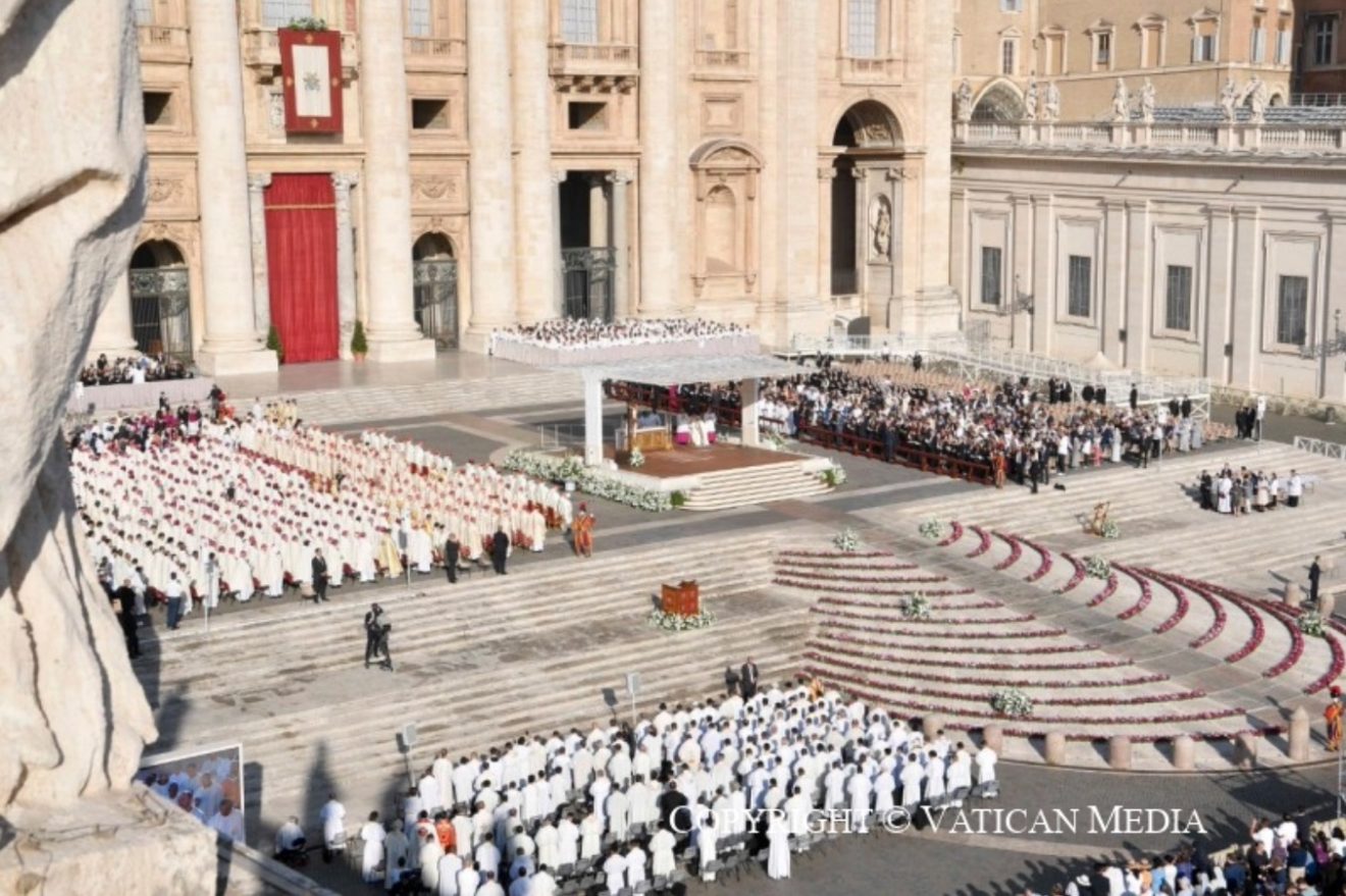 Messe d'ouverture du Synode, Place Saint-Pierre © Vatican Media 
