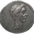 Monnaie à l'effigie de Jules César © LesDioscures.com Source gallica.bnf.fr