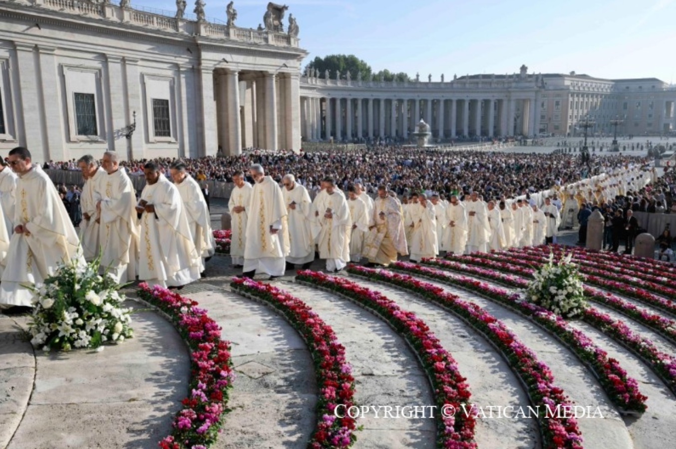 Procession lors de la messe d’ouverture du Synode Place Saint-Pierre © Vatican Media