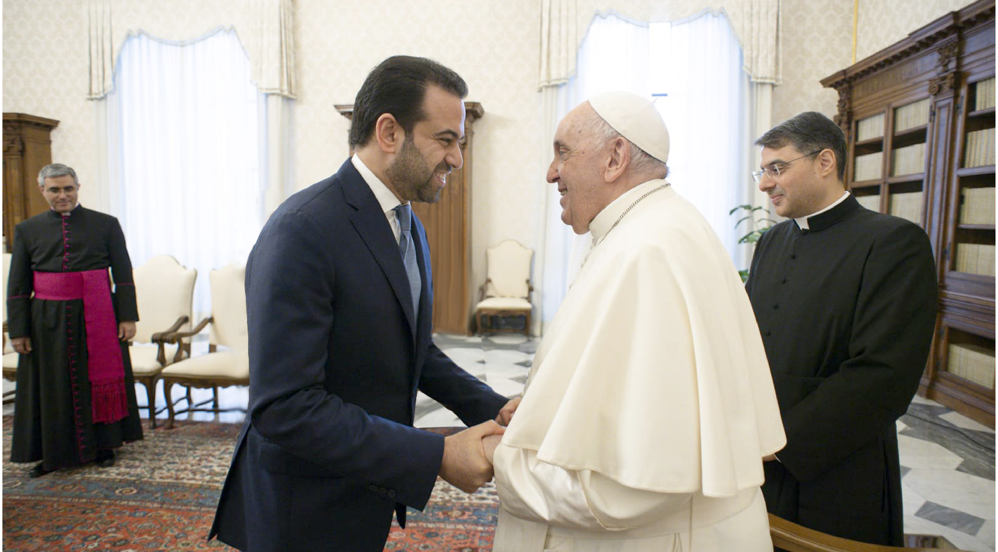 Le pape salue Mohamed Abdel Salam, reçu en audience privée le 18 octobre © Emirates News Agency