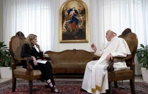 Bernarda Llorente interviewe le pape François © Vatican Media