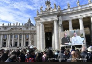 Retransmission de l’Angélus le 26 novembre 2023, sur grand écran © Vatican Media