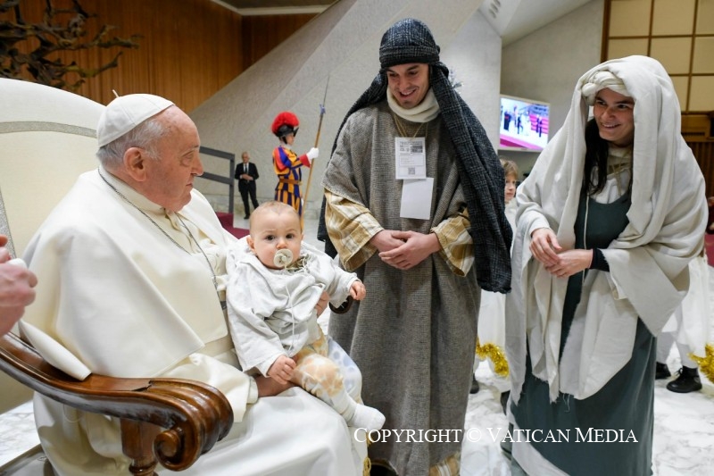 Salutations du Saint-Père aux participants de la crèche vivante de la basilique Sainte-Marie-Majeure, 16 décembre 2023 © Vatican Media