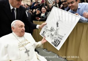 Le Saint-Père bénit des pélerins du Honduras © Vatican Media