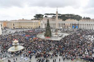 La foule rassemblée pour l’Angélus du 1 janvier © Vatican Media