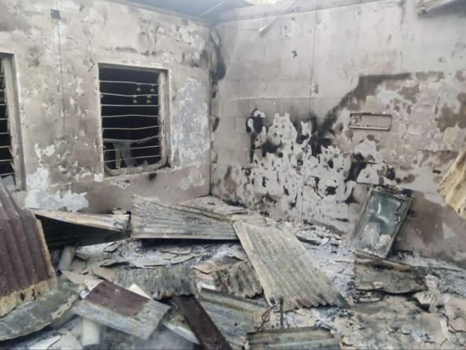 Un centre paroissial incendié au Nigeria © AED
