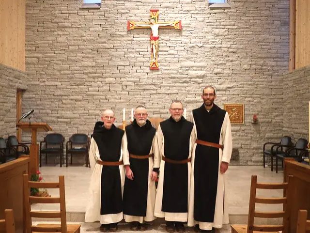 Les quatre moines du monastère de Munkeby, Norvège, décembre 2023 © Ivan Vu, diocèse de Trondheim