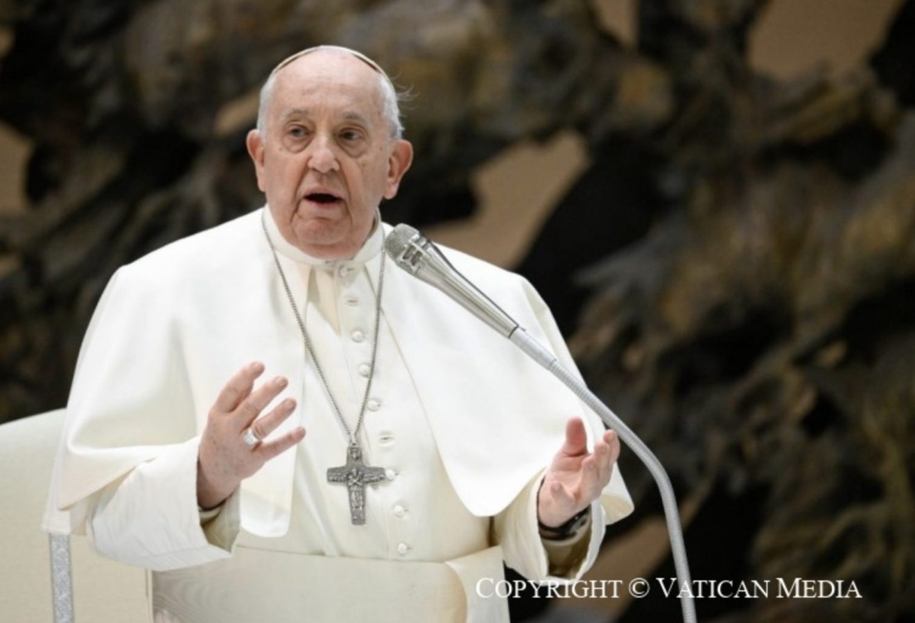 Le pape François s’adressant à la foule lors de l’audience générale du 28 février 2024 © Vatican Media