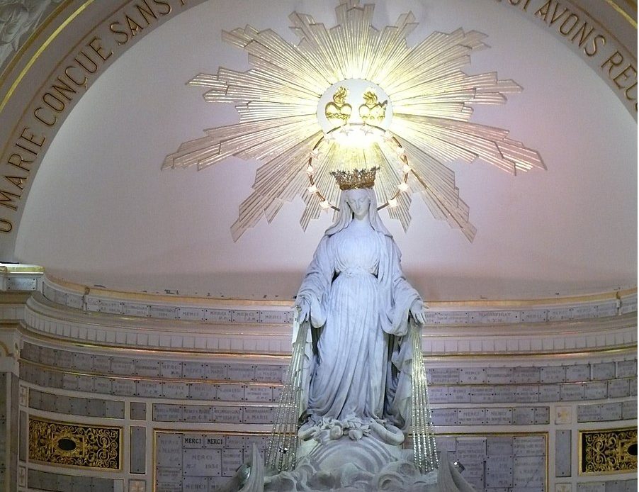 Chœur de la Chapelle de la Médaille miraculeuse – Marie rayonne sur le monde, détail d’une photo © Peter Potrowl