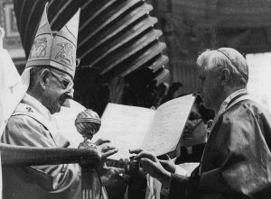Joseph Ratzinger créé cardinal par Paul VI © wikimedia commons
