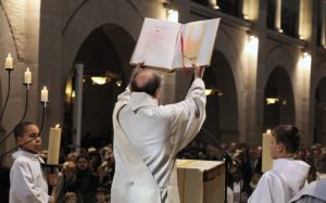 Le diacre au service de la liturgie © dioceseparis.fr