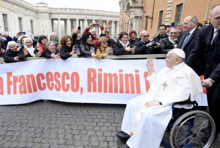 Le pape François quitte l'audience générale le 28 février 2024 © Vatican Media