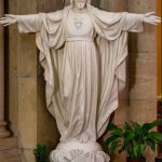Statue du Sacré-Coeur dans l’église de la Visitation à Raray-le-Monial © Sanctuaire du Sacré-Cœur