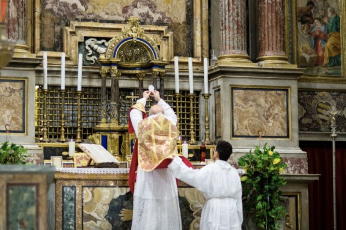 Le pape François a confirmé la célébration la messe selon le rite tridentin en latin © Magazine Centinela