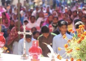 Messe dans le diocèse de Simdega, Inde © AED