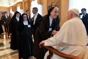 Rencontre avec les supérieures et aux déléguées des Carmélites déchaussées, 18 avril 2024 © Vatican Media