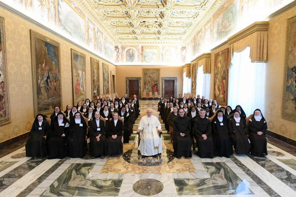 Rencontre avec les supérieures et aux déléguées des Carmélites déchaussées, 18 avril 2024 © Vatican Media