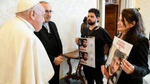 Le pape reçoit les parents des otages israéliens enlevés par le Hamas