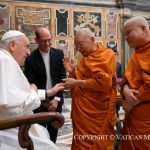 Salutations du pape François à la délégation des moines bouddhistes de Thaïlande, 27 mai 2024 © Vatican Media