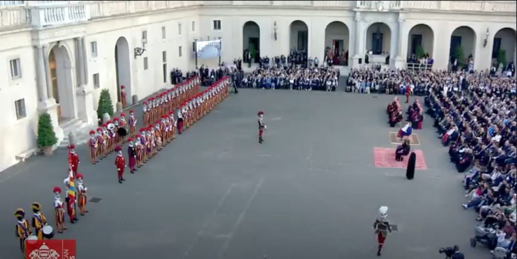 Cérémonie de prestation de serment des gardes suisses - 6 mai 2024 © capture d’écran ZENIT, vidéo Vatican News