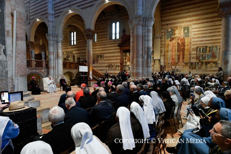 Rencontre avec les personnes consacrées, Vérone, 18 mai 2024 © Vatican Media 