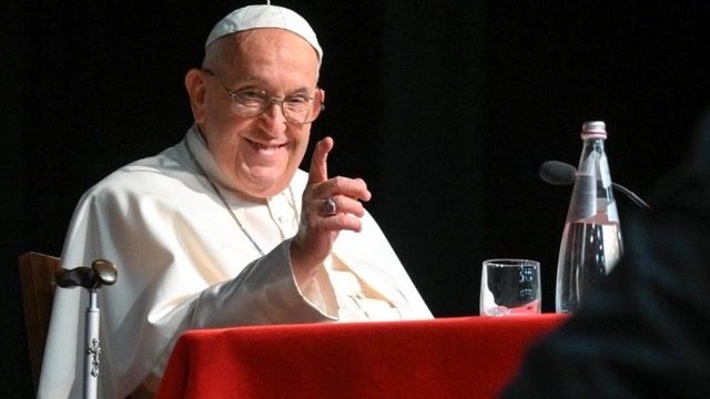 Le pape a invité les prêtres de Rome à poursuivre leur engagement, le discernement communautaire et l'écoute © Vatican Media
