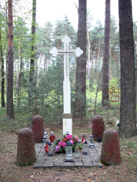Lieu du martyre du Bienheureux Michal Rapacz - croix à Ploki © diecezja.pl