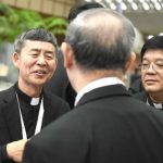 Mgr Joseph Yang Yongqiang (à droite) sera installé dans son nouveau diocèse fin juin © Vatican Media