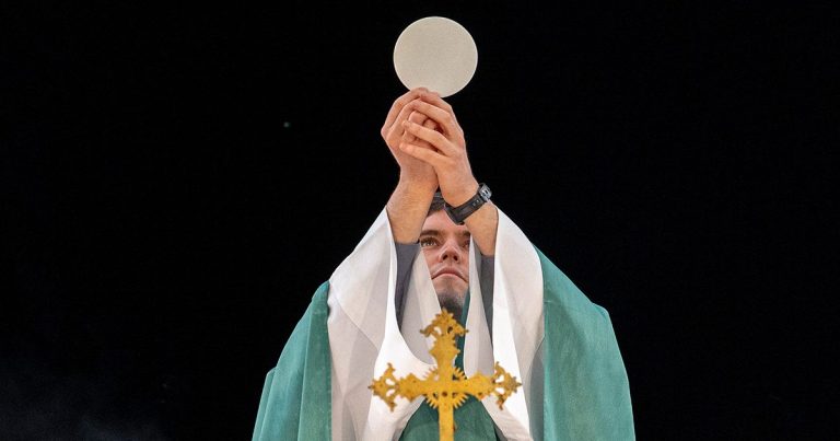 Consécration eucharistique © emmanuel.info
