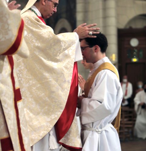 Ordination sacerdotale en France © diocese92.fr  