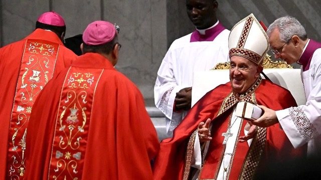 Le pape a béni et remis le pallium aux nouveaux archevêques © iubilaeum2025.va