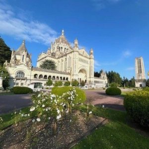 La basilique de Lisieux a été consacrée le 11 juillet 1954 © therese-de-lisieux.catholique.fr