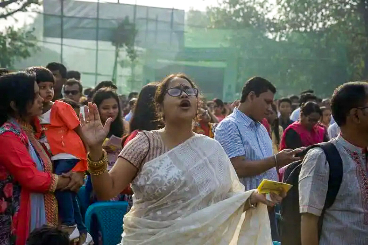 Des chrétiens bangladais participent à une célébration pascale dans le centre de Dacca en 2018. © Piyas Biswas / Ucanews