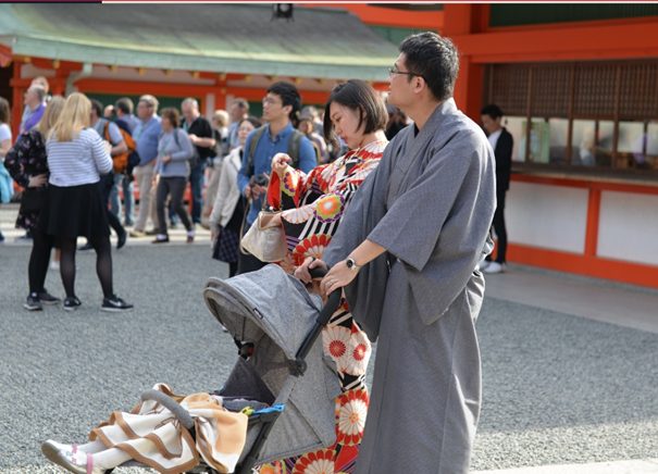 Une famille japonaise à Kyoto, Japon, printemps 2019 © shankar s. / CC BY 2.0