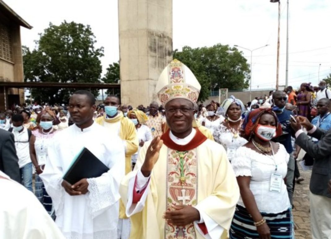  Mgr Jacques Assanvo Ahiwa était depuis 2020 évêque auxiliaire de Bouaké, en Côte d'Ivoire ©credochristi.com