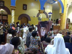 Bénin : messe présidée par Mgr Samer Nassif avec les reliques de saint Charbel