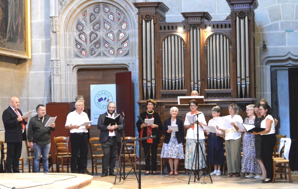 Chorale dans la cathédrale Saint Lazare à Autun © paroisses d’Autun