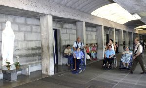 Les piscines de Lourdes : « Allez boire à la fontaine et vous y laver » © institutionjeanpaul2.fr