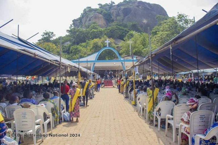 a très grande foule pour la messe d’action de grâce à Notre-Dame d’Arigbo au Bénin© CEB