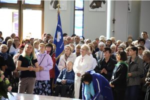 Le mouvement des marguerites au Canada : soutenir les prêtres par la prière © facebook.com/archidiogatineau